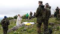 Soldaten beim Gottesdienst auf dem „Pic du Jer“
