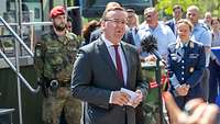 Dienstantrittsbesuch des Verteidigungsministers beim Bundesamt f