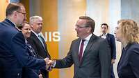 Dienstantrittsbesuch des Verteidigungsministers beim Bundesamt f