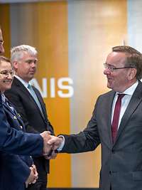 Dienstantrittsbesuch des Verteidigungsministers beim Bundesamt f