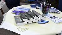 Verteilmaterial und Give-aways am Stand der Militärseelsorge