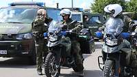 Soldaten auf Motorrädern