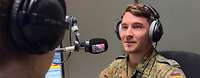 Ahrtal ITV Ein Soldat am Mikrofon