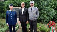 Oberst Bernd Albers, Militärpfarrer Eric Haußmann, Oberstleutnant Siegfried J. Balk