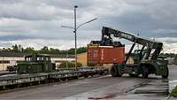 Szene einer Containerverladung