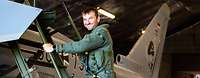 KdoFhr Rapid Viking Soldaten steigt in einen Eurofighter