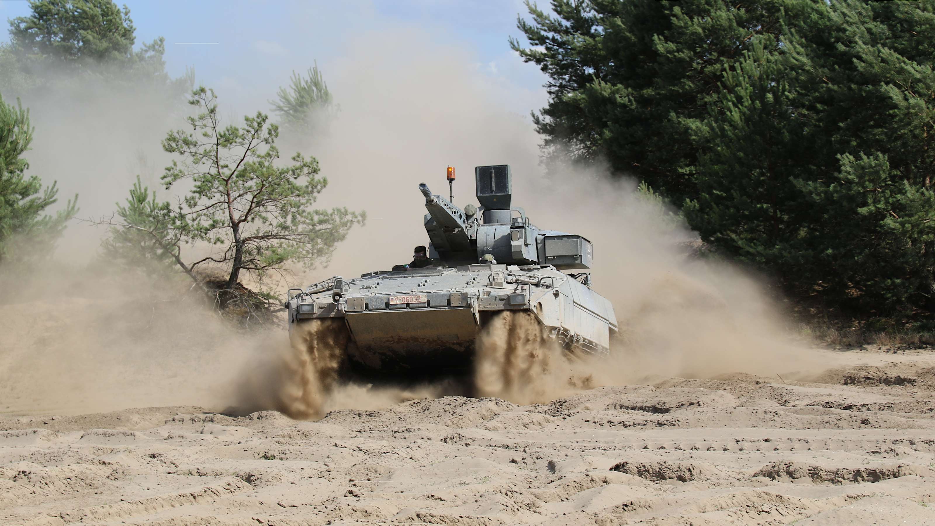 Was Kostet Ein Puma Panzer Kampfwertgesteigerter Schützenpanzer Puma erfolgreich erprobt