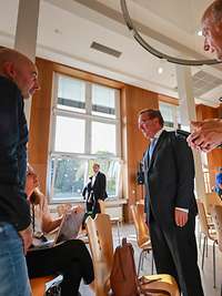 Minister Pistorius nach dem Pressestatement beim MAD.