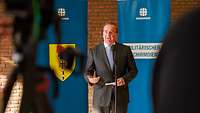 Pressestatements des Verteidigungsministers beim MAD.