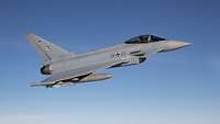 Eurofighter Ein Kampfflugzeug im Flug.
