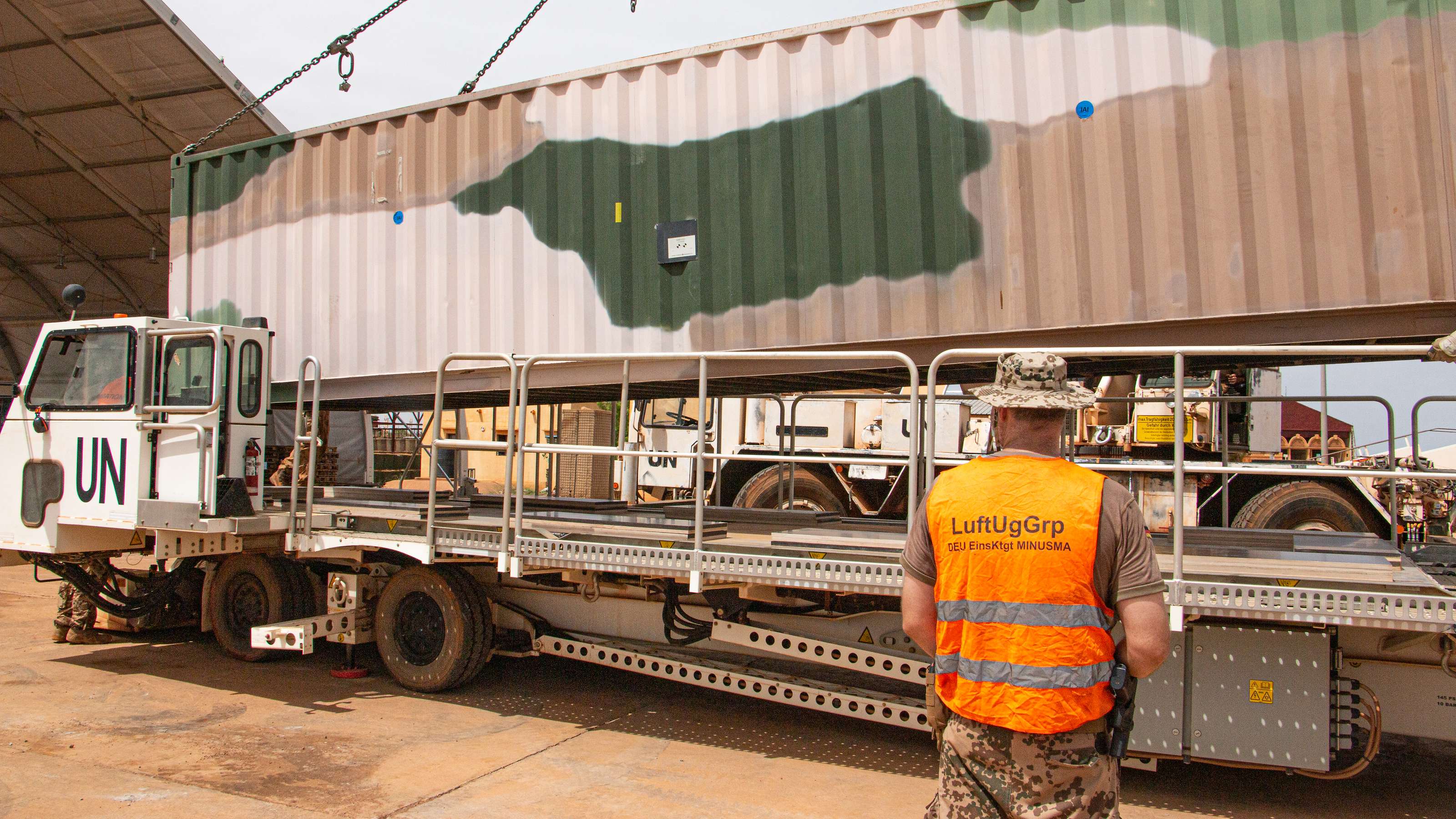 Vorbereitungen am Internationalen Flughafen Gao