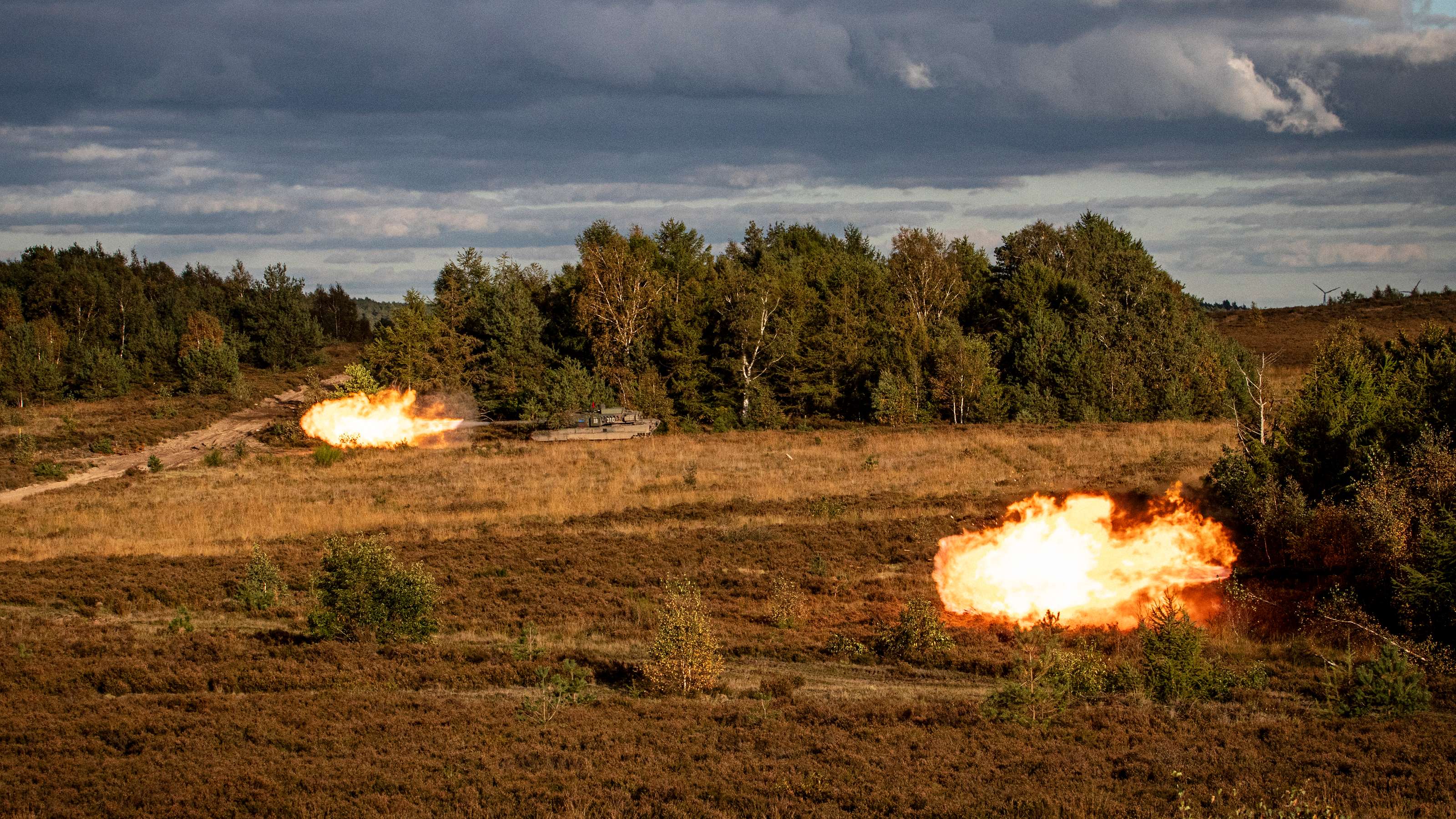 Heide Ii Panzergrenadiere üben das Gefecht der verbundenen Waffen