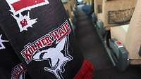 Ein Fanschal des Eishockey-Clubs Kölner Haie. 