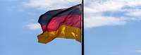 Eine wehende Deutschlandflagge