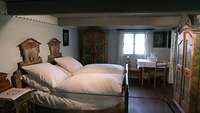 Ein bäuerliches Schlafzimmer für damalige Feriengäste.