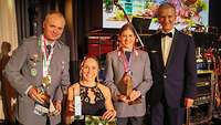 Ein Gruppenfoto mit ausgezeichneten Sportlern und Sportlerinnen
