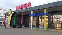 Der Eingangsbereich des Werksverkaufs der Firma Haribo