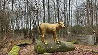 das "Goldene Kalb" im herbstlichen Bibelpark