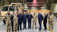 Gruppenbild der Teilnehmer beim Air Traffic Services Command in Fort Novosel