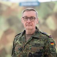 Portraitbild Generalmajor Meyer im Feldanzug