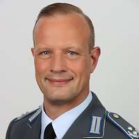Porträtfoto eines Soldaten in Uniform
