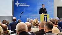 Msgr. Wolfgang Schilk beim Bericht zur Lage