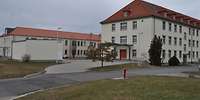 Gebäude in einer Kaserne.