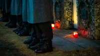 Rote Lichter erinnern an die Gefallenen