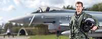 Eurofighter-Pilot vor seinem Kampfjet