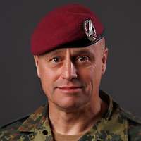 Ein Porträt des Kommandeurs der Infanterieschule, Brigadegeneral Andreas Steinhaus, in Uniform