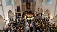 Auftakt zum Gottesdienst aus erhöhter Position.