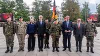 Viele Persönlichkeiten zum Gruppenbild