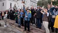 Freudige Menschen während der Veranstaltung
