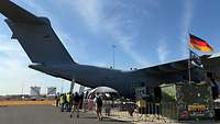 Static Display Stand vor der A400M.