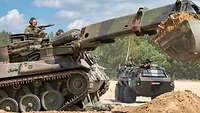 Ein Pionierpanzer und Transportpanzer bei der Arbeit im hellen Sand.