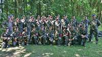 Soldatinnen und Soldaten beim Gruppenfoto.