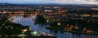 Luftaufnahme Koblenz deutsches Eck in der Dämmerung.