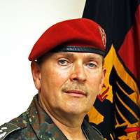 Ein Porträt des Kommandeurs des Ausbildungsbereichs Taktische Feuerunterstützung, Oberst Dietmar Felber, in Uniform