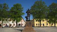 Marktplatz mit Herzog Heinrich Marktplatz mit Herzog Heinrich