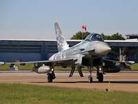 Eurofighter Ein Düsenjet rollt zum Start