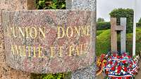 Eine Stele und ihre Inschrift.