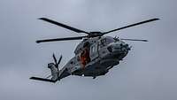 Ein Bordhubschrauber im Flug