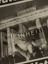 Die Titelseite der Zeitung „Bundeswehr aktuell“ mit Foto von jubelnden Personen am Brandenburger Tor