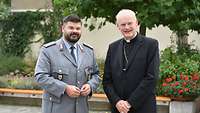 Militärbischof Overbeck und Hauptmann Sebastian Habicht