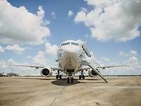 Boeing P-8 A Poseidon Ein Flugzeug steht auf einem Flugplatz