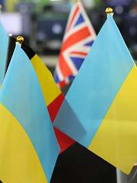 Die Flaggen von der Ukraine, Belgien und dem Vereinigten Königreich