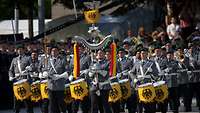  Uniformed musicians from the Bundeswehr are playing during an event.