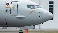 Der Bug eines Flugzeug vom Typ Boeing P-8A Poseidon in Nahaufnahme