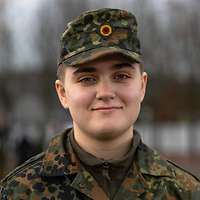 Ein Porträt von einer Soldatin