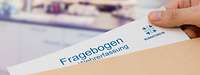 Ein Fragebogen der Bundeswehr in einem Briefumschlag